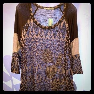 3/4 sleeve lightweight Aztec top